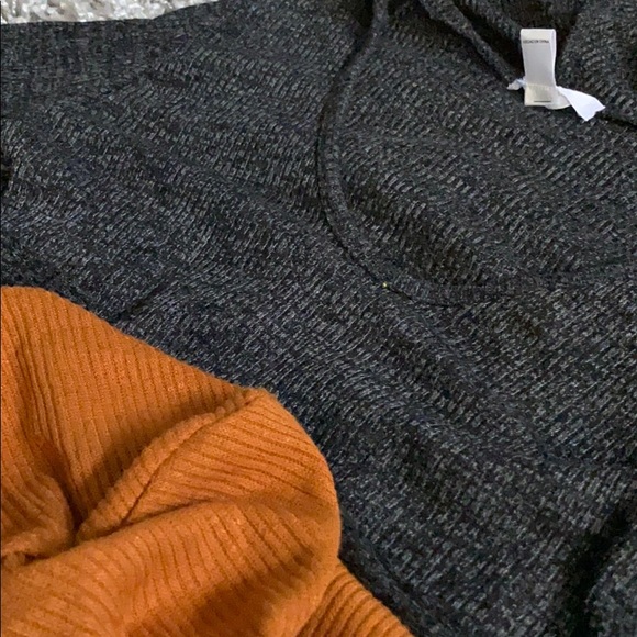 Cropped sweaters - Picture 2 of 2